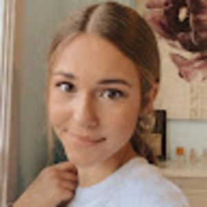 Meet your Posher, Becca